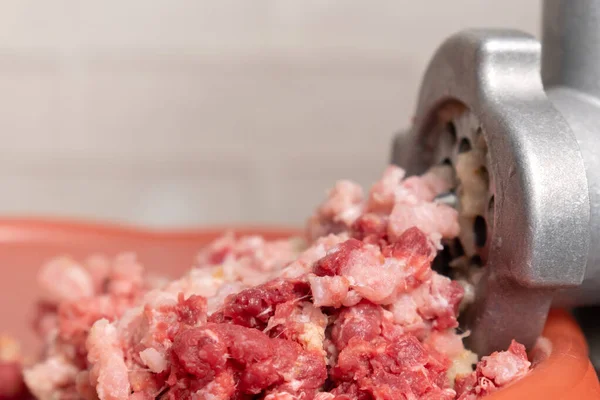 Meat Grinder Mince Comes Out Minced Meat Meat Delicacies Fresh — Stock Photo, Image