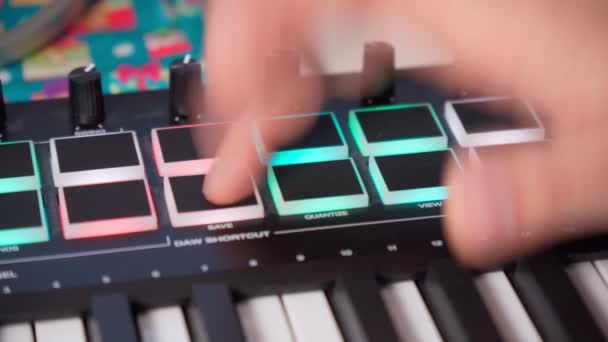 Dj plays beats on drum machine. Beat machine device for electronic music composer. — Αρχείο Βίντεο