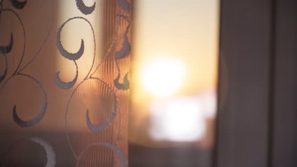 Sunrise, Behind The Sunlight A New Life. Evening, night, window. The sun rays at sunset. Selective focus — Video Stock