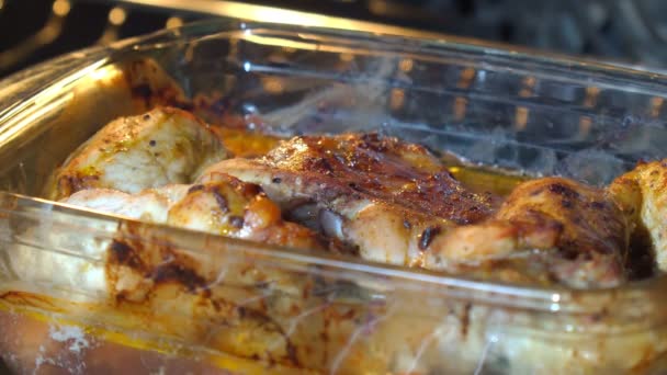 Cooking baked chicken in the oven close-up. Selective focus — Wideo stockowe