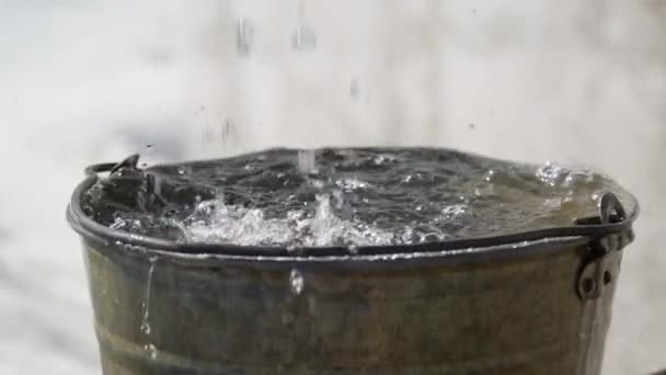 Wasser Fällt Aus Nächster Nähe Herunter Wetter Winter Die Hintergründe — Stockvideo