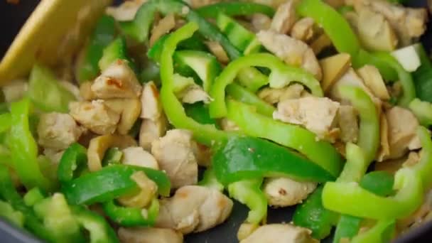Slices Chopped Meat Chicken Mushroom Green Pepper Fried Frying Pan — Stock video
