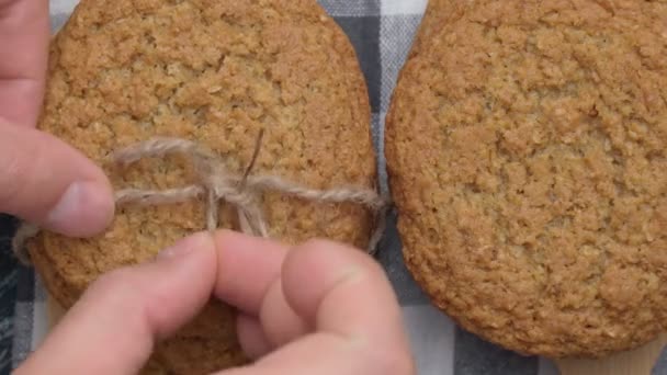 健康燕麦饼干 烘焙和饮食的概念 制作工艺饼干 — 图库视频影像