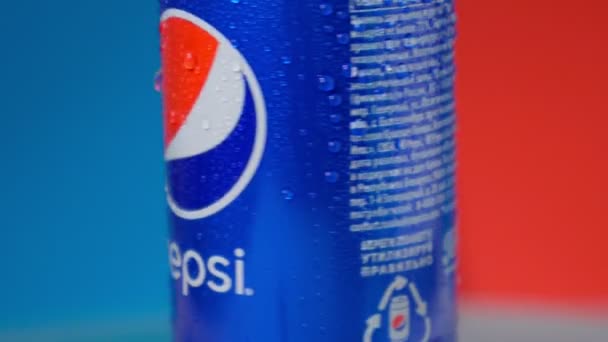 Tyumen Russia June 2022 Pepsi Metal Can Red Blue Background — 图库视频影像