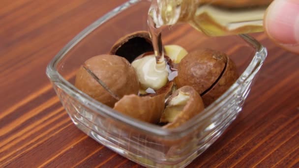 Close View Natural Macadamia Oil Macadamia Nuts Selective Focus — Vídeos de Stock
