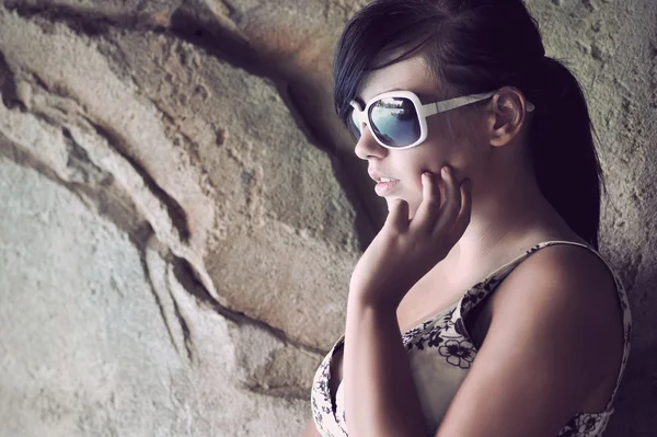 Perfect fashionable lady wearing sunglasses — Stock Photo, Image