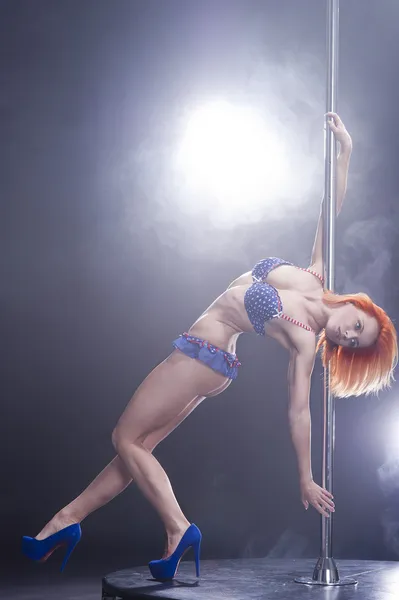 Young sexy pole dance woman. — Stock Photo, Image