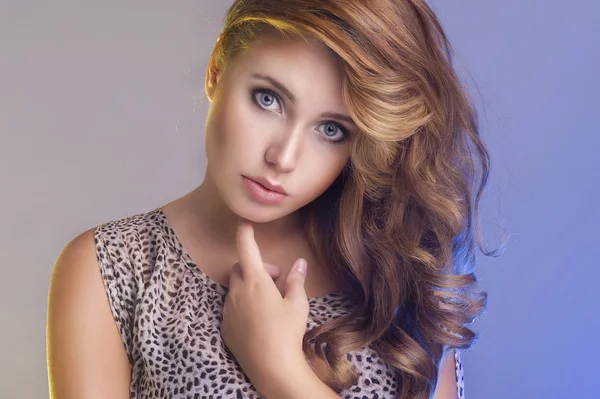 Cute young woman — Stock Photo, Image