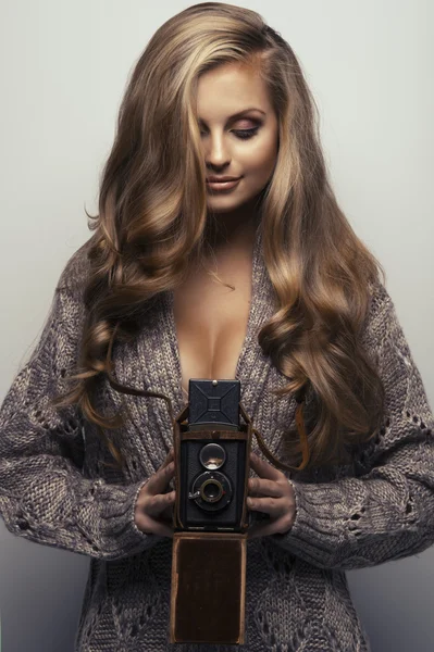 Smiling woman with camera — Stock Photo, Image