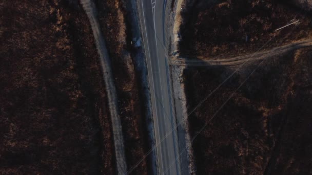 Bivio Stradale Nel Tardo Autunno Auto Guidare Entrambe Direzioni Sera — Video Stock