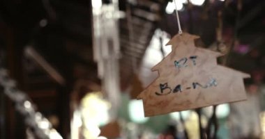 Ocağın geleneksel sembolü Çin Yeni Yılı onuruna tapınakta asılı. Mutluluğun, refahın, iyi şansın ve sağlığın sembolü. Vietnam 'da, Tayvan' da, Çin Cumhuriyeti 'nde gelenekler. 4K