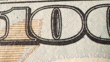 Macro bir sürü 100 Amerikan Doları. Nakit para banknotları. Franklinlerin yüz dokusu. Finans ve yatırım konsepti. Yakın plan çekim. 100 USD 'lik döviz değişimi. ABD 'nin zengin iş ekonomisi.