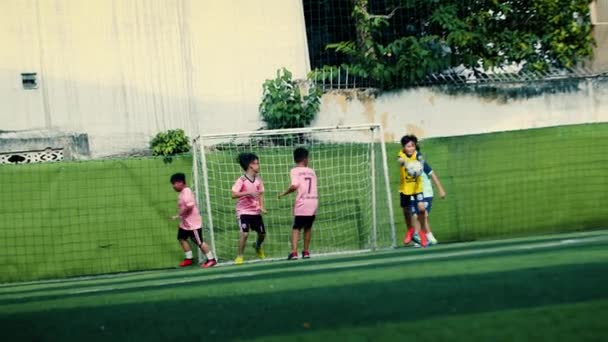 Vietnam Grupo Chicos Asiáticos Jóvenes Juegan Fútbol Partido Día Entrenamiento — Vídeos de Stock