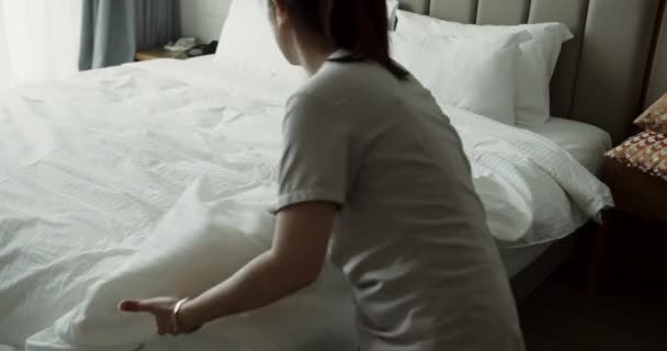 Employees Two Maids Hotel Professionally Make Bed Clients Room Five — Stock Video