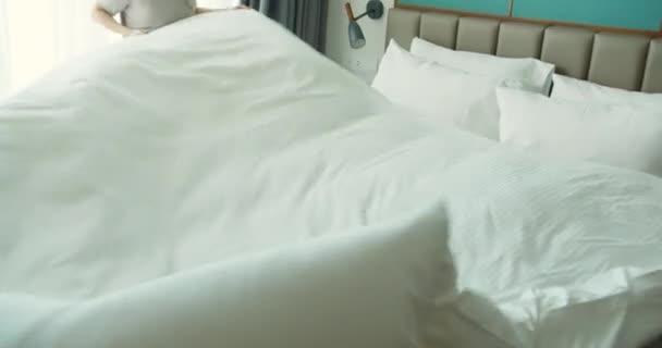 Youngs Hard Working Females Housekeeper Uniform Getting Luxury Hotel Room — Stock Video