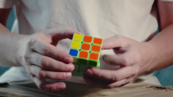 Asie Vietnam Nha Trang Červen 2022 Rubiks Kostka Rukou Muže — Stock video