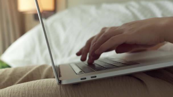 Mãos Femininas Mulher Negócios Profissional Usuário Trabalhador Usando Digitação Teclado — Vídeo de Stock