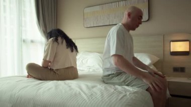 Endişeli insanlar, hayal kırıklığına uğramış kadın ve erkek kavgaları, ayrılmayı ya da boşanmayı düşünmeleri ihanet yanlış anlaması yaşayan çiftler, zor ilişkilerde sorunlar yaşıyorlar..