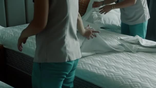 Employees Two Maids Hotel Professionally Make Bed Clients Room Five — Stock Video