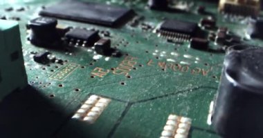 Makro Kamera, Bilgisayar Anakart Bileşenleri: Mikroçip, İşlemci, Transistorlar 'ı gösteriyor. Elektronik Aygıtın İçinde, Süper Bilgisayarın Parçaları.