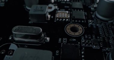 Makro Kamera, Bilgisayar Anakart Bileşenleri: Mikroçip, İşlemci, Transistorlar 'ı gösteriyor. Elektronik Aygıtın İçinde, Süper Bilgisayarın Parçaları.