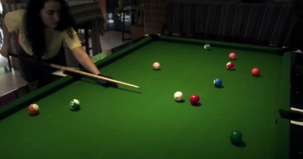 Sport Spel Van Biljart Een Groene Doek Biljartballen Met Nummers — Stockvideo