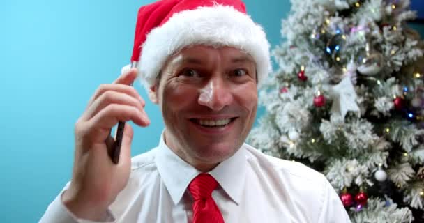 Noel Baba Nın Noel Baba Sında Noel Ağacının Arka Planında — Stok video