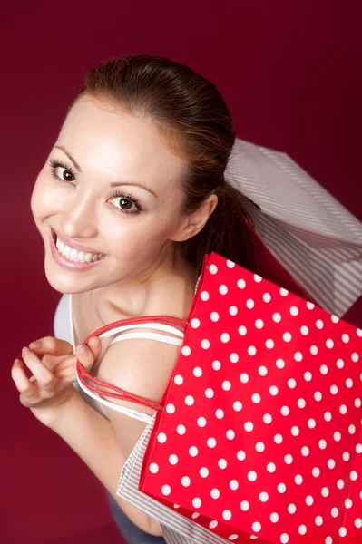 Aziatische vrouw met boodschappentas — Stockfoto