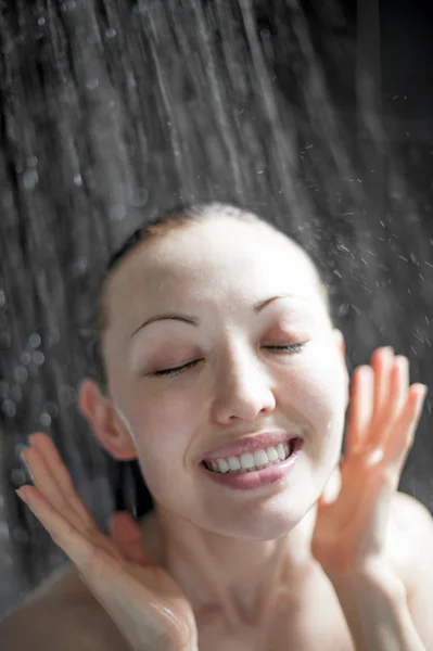 Asian women washed under a shower — Stock Photo, Image