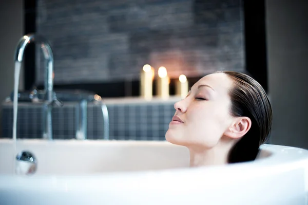 Attractive Mixed Asian Female relaxing in the bath — Stock Photo, Image