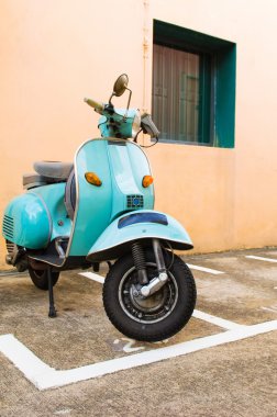 Vintage yeşil scooter