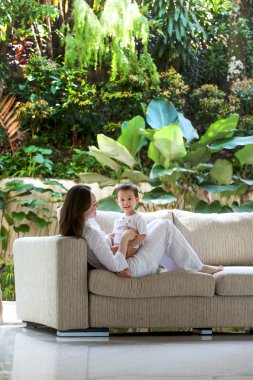 Asyalı anne ile oğlu