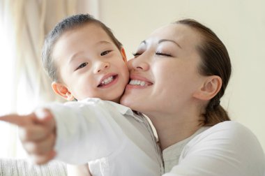 Asyalı anne ile oğlu