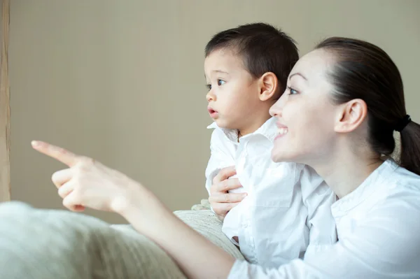 Mãe asiática com filho — Fotografia de Stock