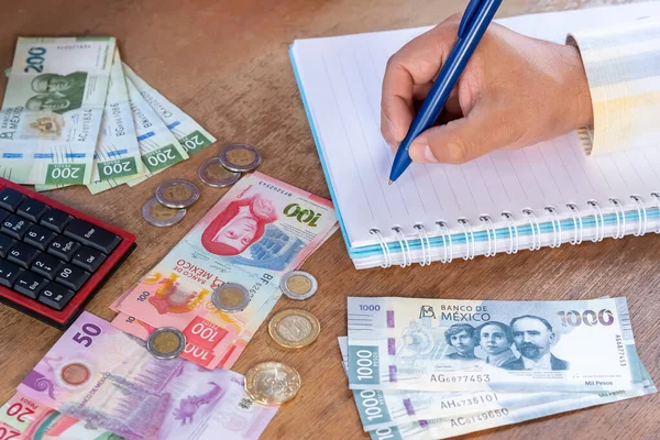 Man Making Budget Money Mexican Pesos New Design Bills Paying — Stock Fotó