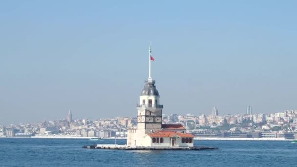 美登塔或Leander塔的视图也被称为Kz Kulesi 伊斯坦布尔阳光灿烂的夏日 土耳其博斯普鲁斯省全景 — 图库视频影像