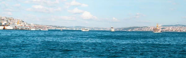 Großer Blick Auf Die Bosporus Meerenge Mit Brücke Schiffen Und — Stockfoto