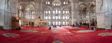 İSTANBUL - 20: Fatih camiinin içi. İnsanlar 20 Ekim 'de İstanbul' daki Fatih camisinde namaz kılıyorlar. Türkiye 'de 2021