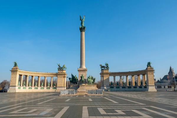Plaza Los Héroes Con Columna Budapest Hungría — Foto de Stock