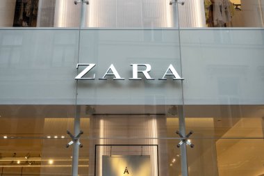 Barcelona 'daki Zara mağazasının cephesi, 20 Ocak. İspanya 'da 2022 
