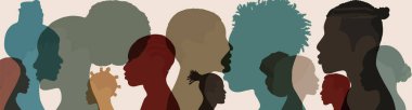 Siluet, siyahi Afrikalı ve Afrikalı Amerikalı kadın ve erkeklerden oluşan profilli bir grubun yüzü. Kimlik kavramı, ırksal eşitlik ve adalet. Irksal ayrımcılık. Irkçılık