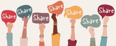 Çok kültürlü insanların elleri ve kolları havada konuşma baloncuklarını metin paylaşımı kavramı ve topluluk kavramı ile tutuyorlar.