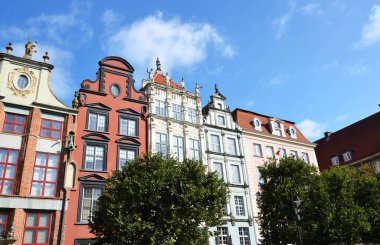 Gdansk 'taki eski apartman evleri.