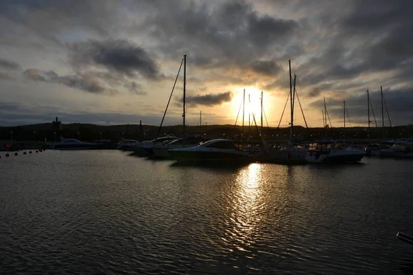 海の湾の夕日 — ストック写真