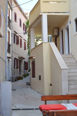 Akdeniz Köy Dar Sokak Beyaz Merdiven Konut Mimarisi Tasarımı