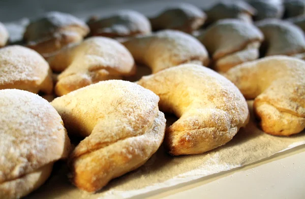 Tartelettes de sable doux biscuits de Noël avec sucre en poudre — Photo