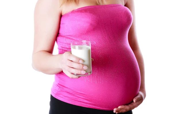 Gestation Mulher segurando copo de leite na mão e esperando criança — Fotografia de Stock