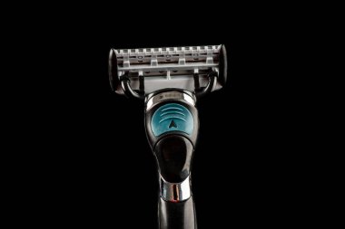 Traş jileti izole edilmiş. Traş makinesi. Yakından.