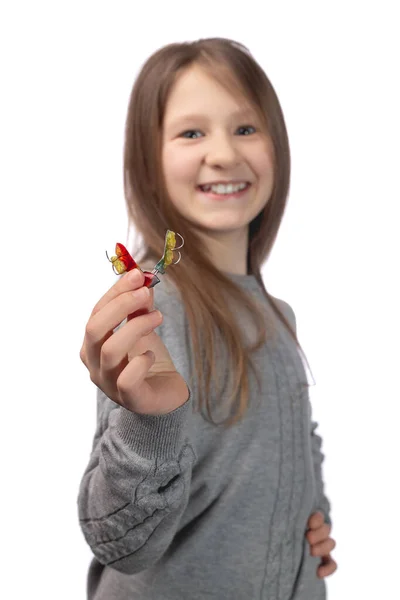 Linda Niña Posando Estudio Sosteniendo Aparato Ortodoncia Mano Concepto Higiene — Foto de Stock