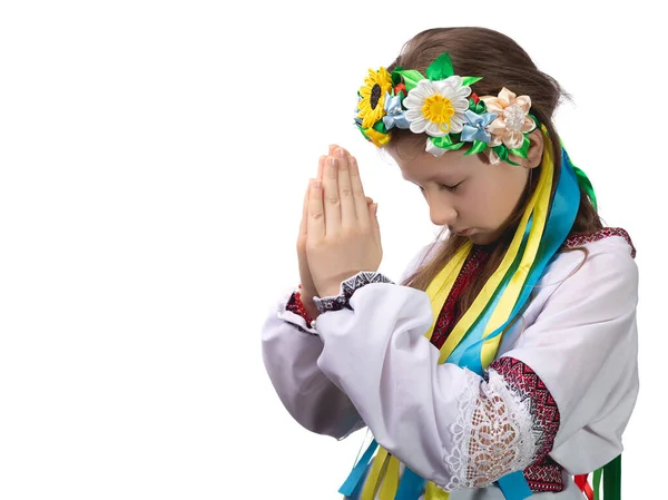 Uma Menina Roupas Ucranianas Nacionais Com Olhos Lacrimejantes Dobrou Mãos — Fotografia de Stock